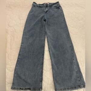 Indigo dream high rise, wide leg light indigo jeans. size 9. Stretch